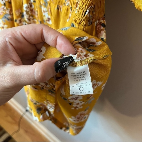 Flynn Skye Justine Square Neckline Mustard Springs Floral Crepe Romper Size M - Picture 12 of 16